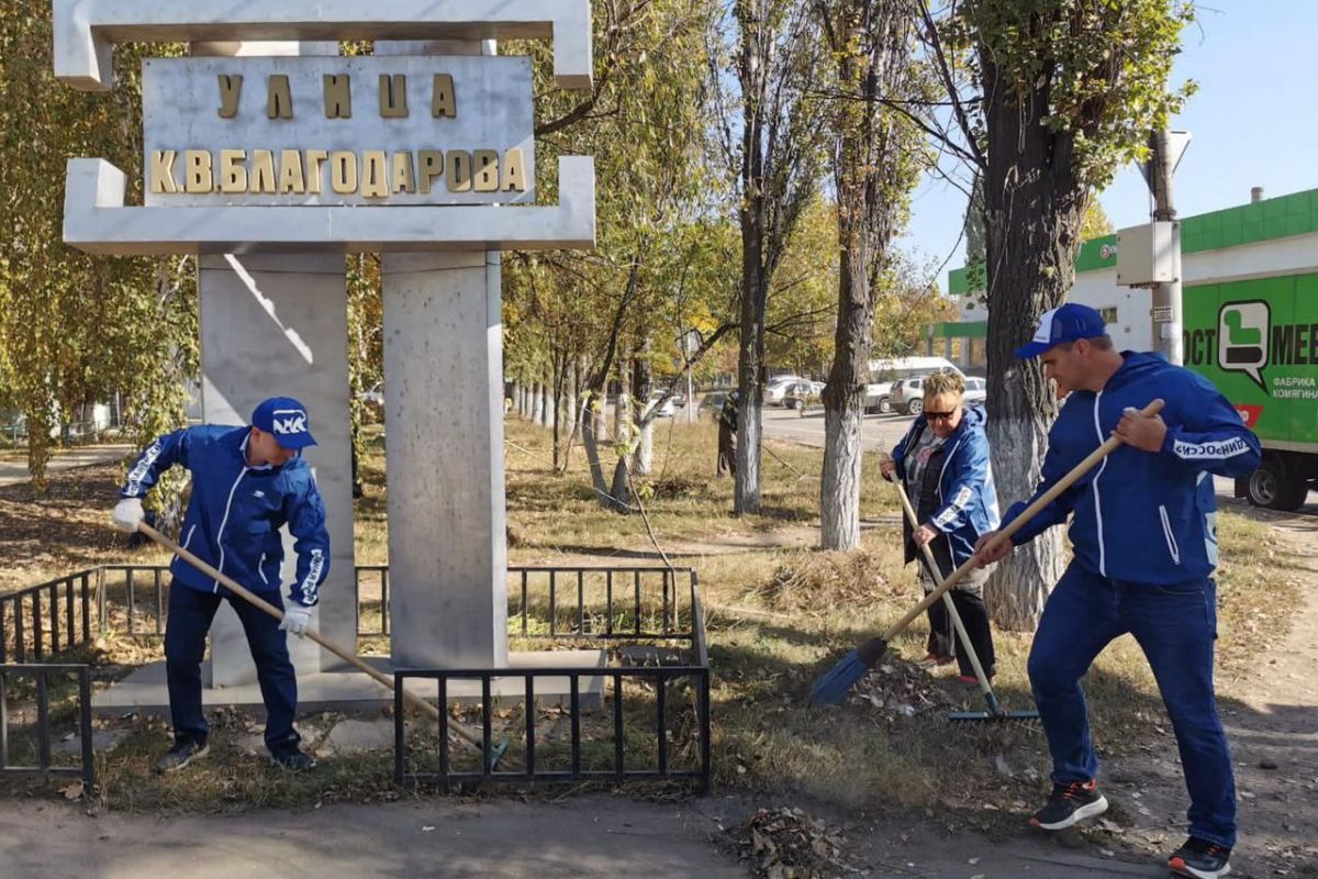 Активисты Ленинского района провели субботник