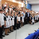 Лотошинские партийцы поздравили коллектив Лотошинской СОШ № 1 с 90-летием школы