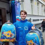 100 рюкзаков и школьные принадлежности переданы воспитанникам детского дома в Луганске