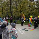В Санкт-Петербурге по народной программе «Единой России» благоустроили детскую площадку