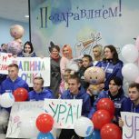 Волонтеры «Единой России» поздравили жену участника СВО с рождением дочери