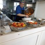 «Единая Россия» проверяет качество питания в школах Магаданской области