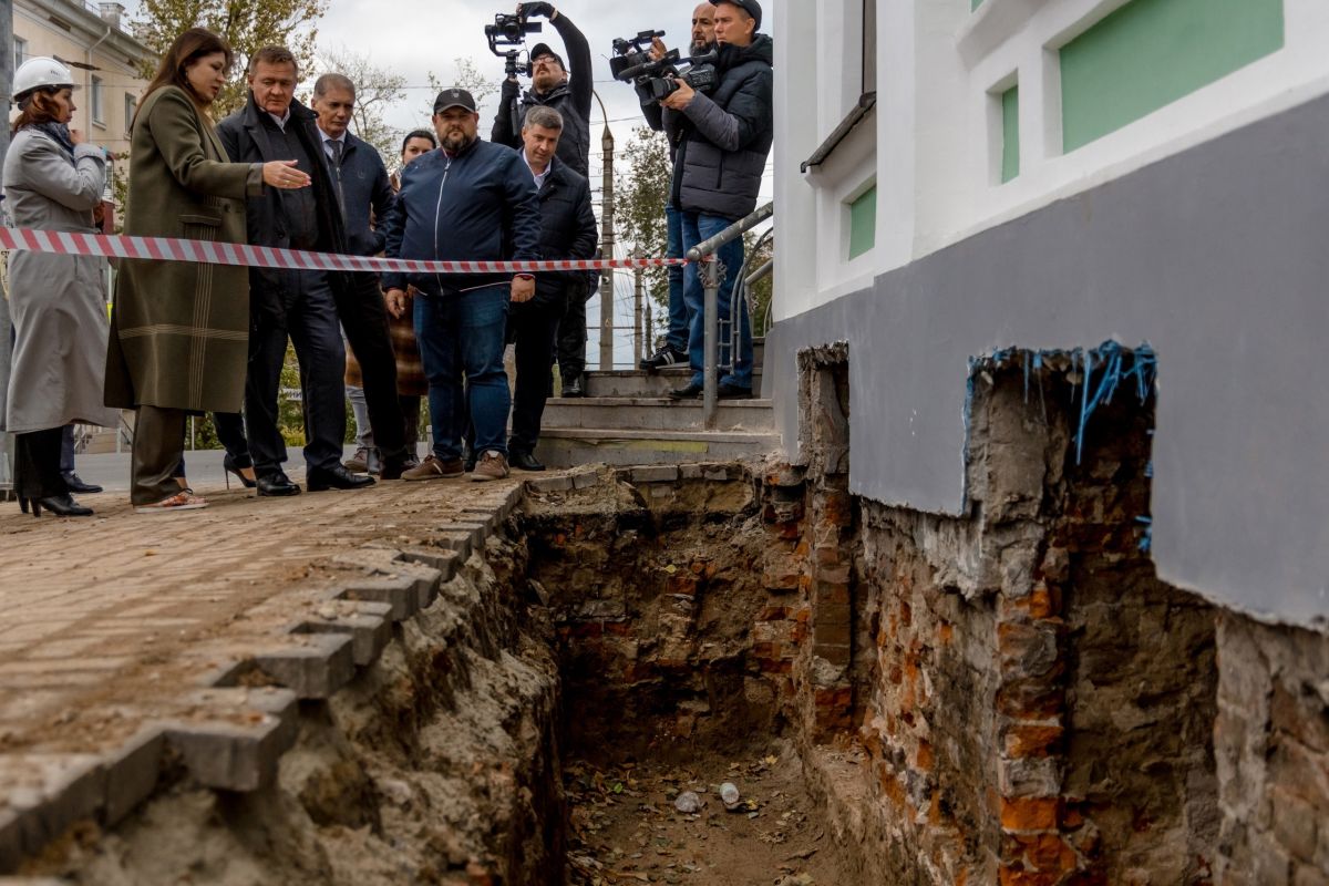 Роман Старовойт посетил лечебные организации города, где ведутся ремонтные  работы