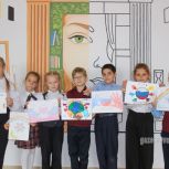 Уваровские школьники подготовили поздравительные открытки для ребят ЛНР ко Дню Народного единства