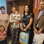 В рамках «Эстафеты добрых дел» в Мартыновском районе помогли молодой маме