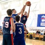 В Десногорске при поддержке «Единой России» прошли соревнования по баскетболу памяти Евгения Томиловского