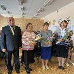 Единороссы поздравили педагогов с профессиональным праздником