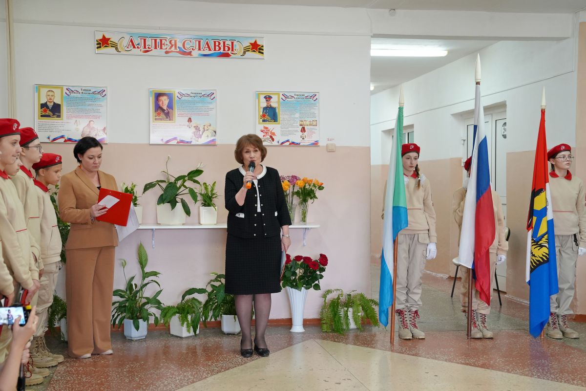 «Аллея Славы» в честь троих участников СВО открылась в школе №83 Хабаровска