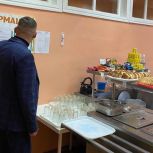 Александр Блатман проверил качество организации школьного питания в Саратове и Энгельсе