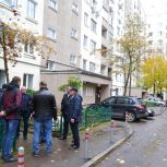 Партийцы Краснознаменска проводят повторный мониторинг устранения недочётов по выполнению ремонтных работ подъездов МКД