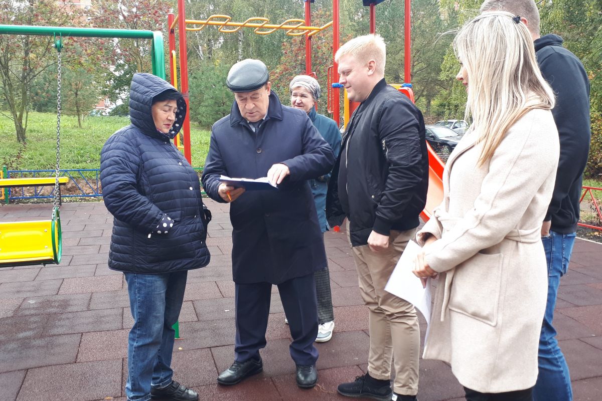 Юрий Цкиупри оказал содействие в благоустройстве дворовой территории