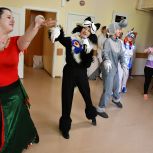 Интерактивные игры, тренировки и гумпомощь: «Единая Россия» организует для жителей регионов спортивные и праздничные мероприятия