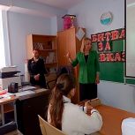Елена Кожухина встретилась с учащимися махачкалинского лицея №30 в рамках проекта «Разговоры о важном»