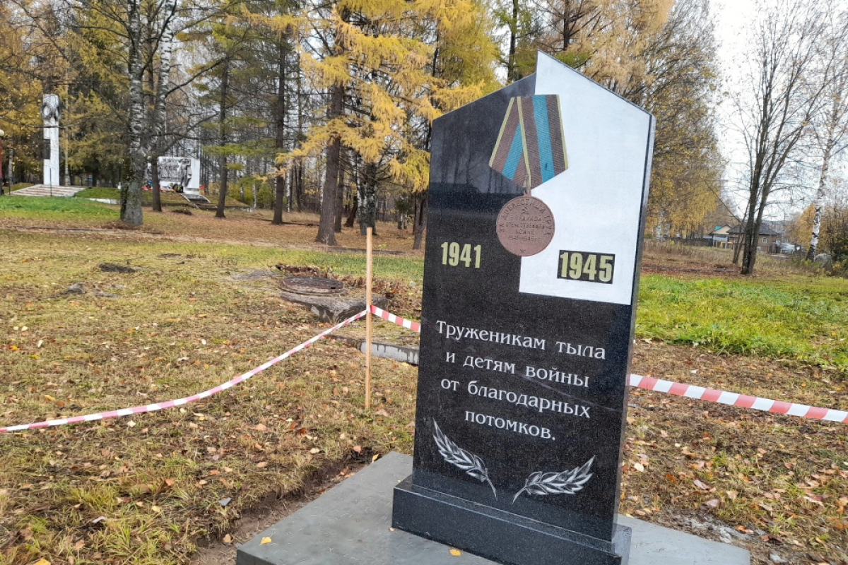 В Куменах установили памятник труженикам тыла и детям войны