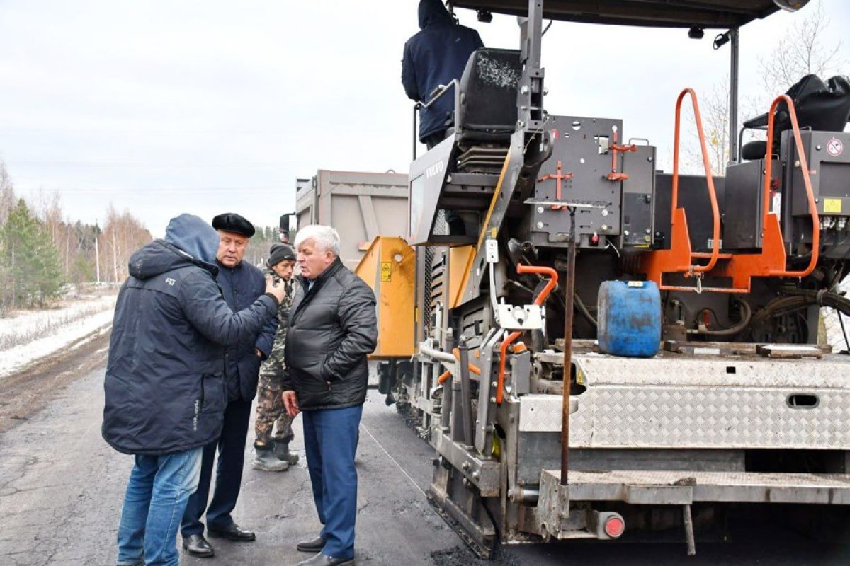 В Батыревском округе проверили ремонт автодорог | 26.10.2023 | Чебоксары -  БезФормата