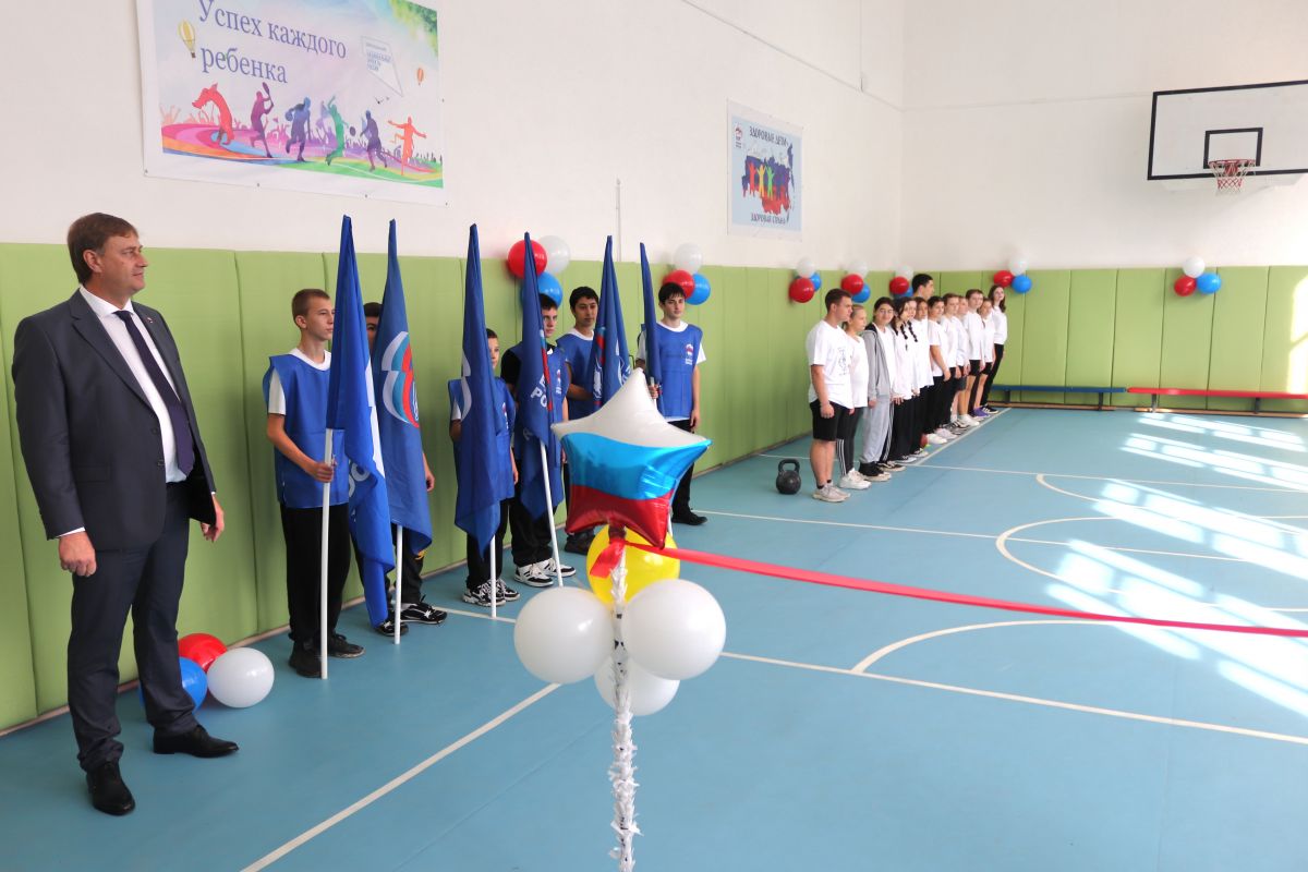 В Благодарненском округе открыли школьный спортзал после капитального ремонта