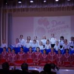 Партийцы поздравили с 55-летием школу села Травники Чебаркульского района