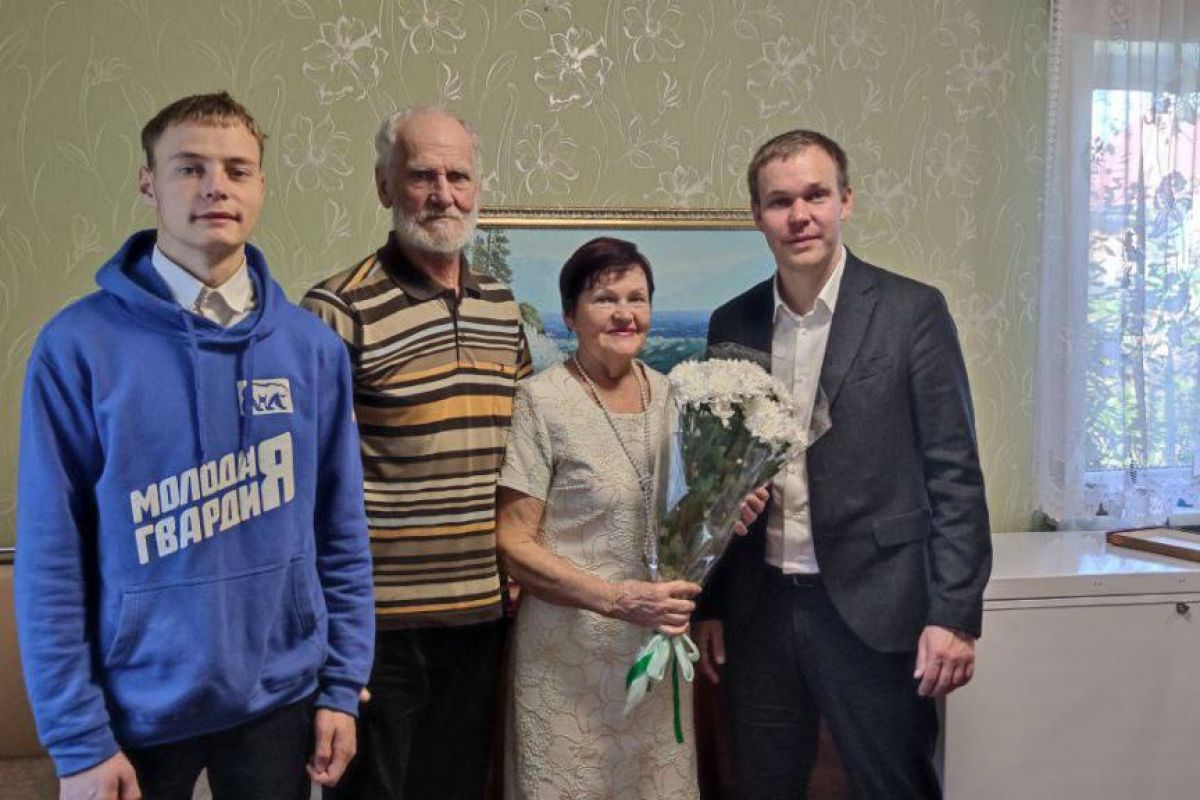 В Горно-Алтайске в рамках акции «Забота рядом» навестили семью Усатовых
