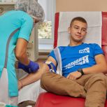 Активисты «Молодой Гвардии Единой России» сдали более 100 литров крови для участников СВО на лечении