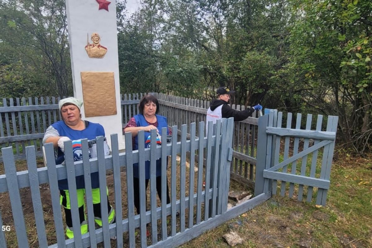 Активисты партии в Партизанском районе отремонтировали памятник героям Великой Отечественной войны