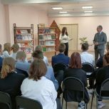 Депутаты «Единой России» продолжают проводить уроки Конституции для школьников
