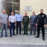 Депутат Госдумы Дмитрий Пирог посетил Краснодарский военный госпиталь Министерства обороны, где проходят лечение участники спецоперации