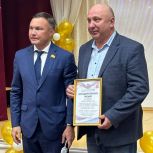 Николай Николаев поздравил с 60-летием школы коллектив Кугесьского интерната