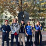 В Нижнекамске провели субботник у памятника героям – чернобыльцам