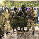 «Семь раз отмерь – один отрежь»: гости выставки в Новом Уренгое за один день сплели две маскировочные сети