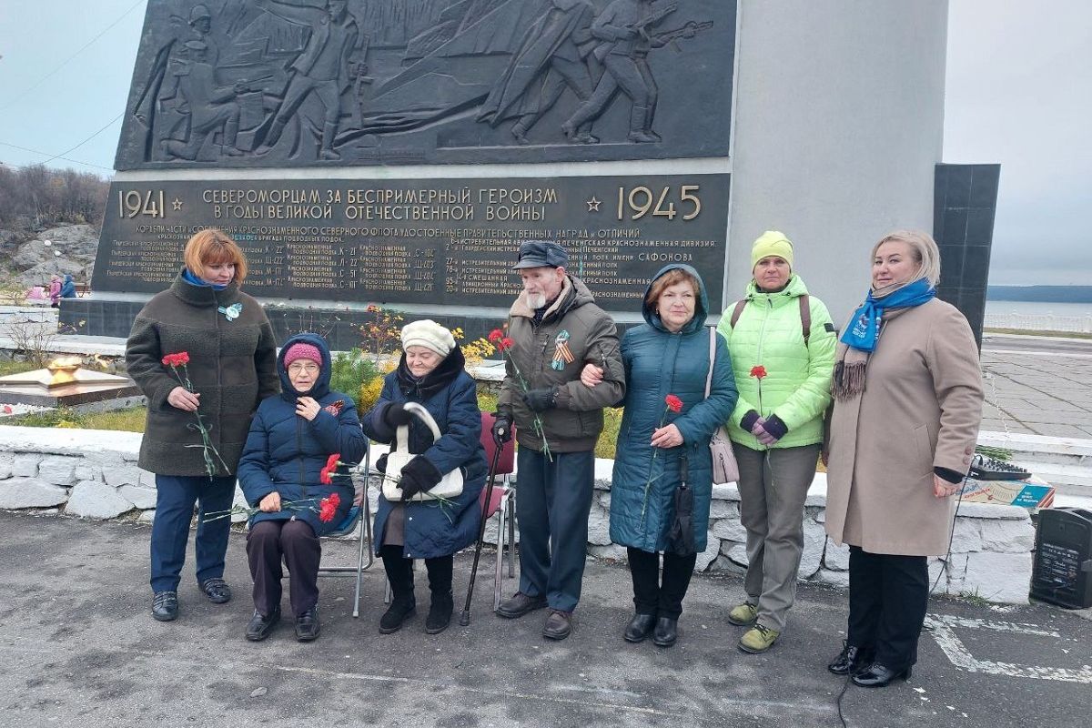 Североморские партийцы почтили память защитников Заполярья