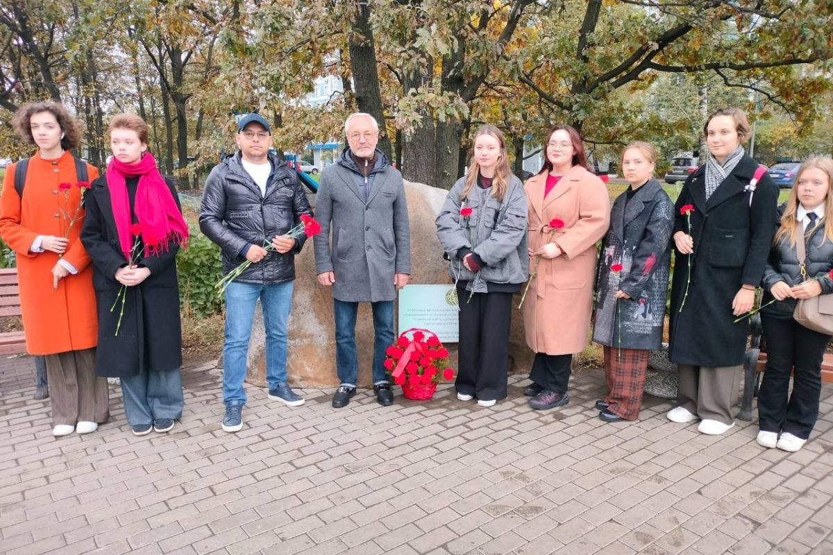 В День Московского народного ополчения депутаты Мосгордумы вместе с единороссами почтили память героев на западе Москвы