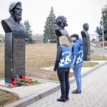 Партийцы «Единой России» почтили память легендарного комбата Арсена Павлова