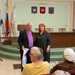 "Старшее поколение": в Октябрьском районе партийцы чествовали людей "серебряного" возраста