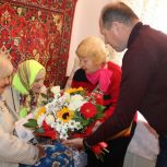 В Сакском районе поздравили ветерана со 100-летним юбилеем