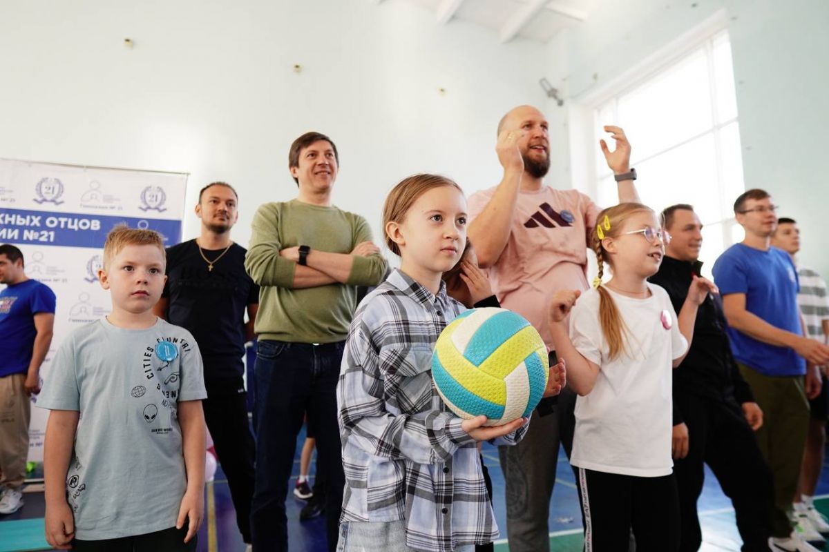 Тюменцы устроили школьный праздник в честь Дня отца