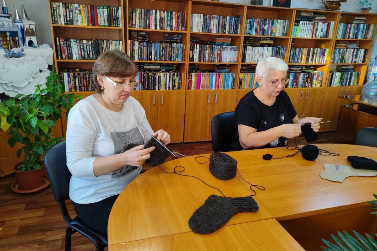 В Саратовской области при поддержке «Единой России» волонтёры делают окопные свечи для бойцов СВО