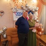 В Саках в рамках партийного проекта «Крепкая семья» поздравили семью с серебряной свадьбой