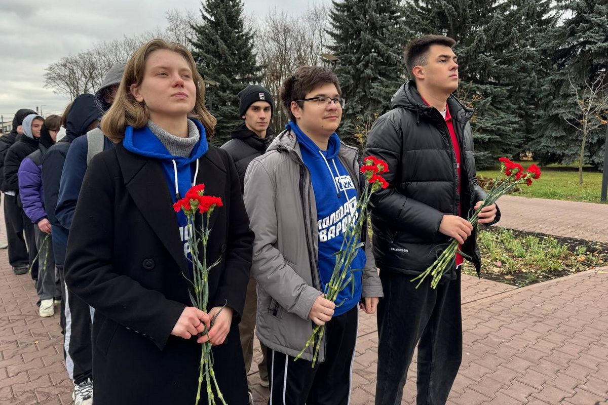 Нижегородские молодогвардейцы почтили память защитников Севастополя в Великой Отечественной войне