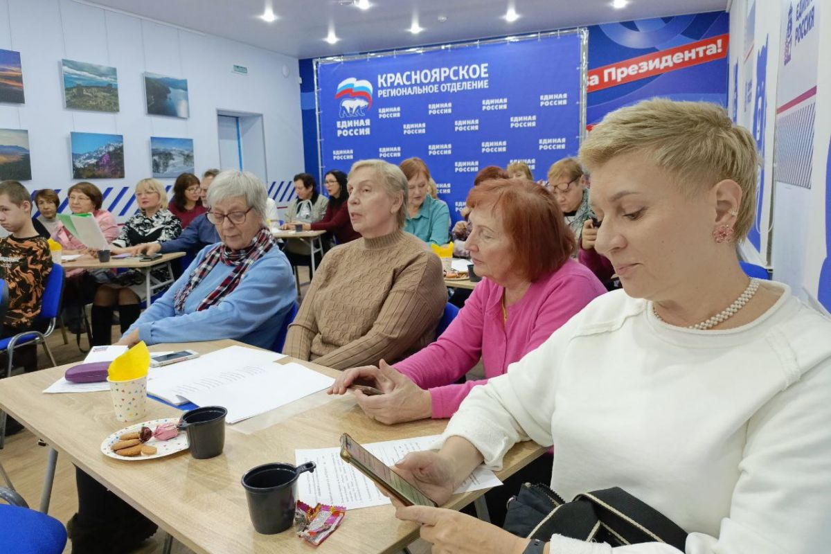 В Штабе общественной поддержки прошел День бабушек и дедушек