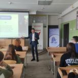 Южноуральские партийцы проводят уроки финансовой грамотности для школьников