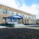 Губернатор Денис Паслер ознакомился с ходом ремонтных работ в Красногвардейской гимназии