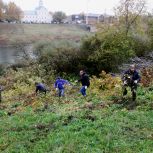 Смоленская «Единая Россия» провела масштабный субботник на берегу Днепра