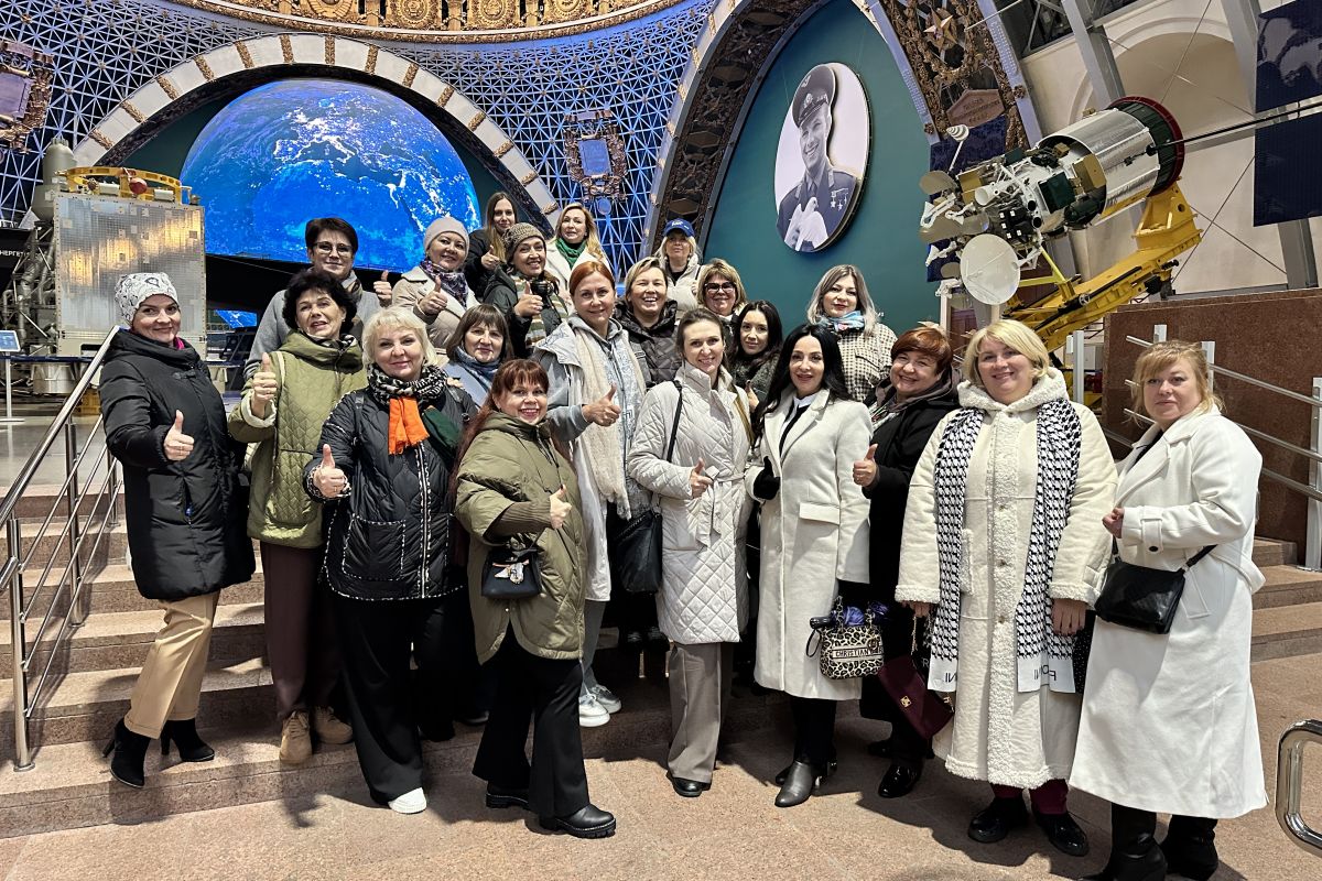 Историческое наследие и современность: участниц форума «Женского движения Единой России» познакомили с ВДНХ