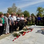 В Новопокровском районе зажгли Вечный огонь