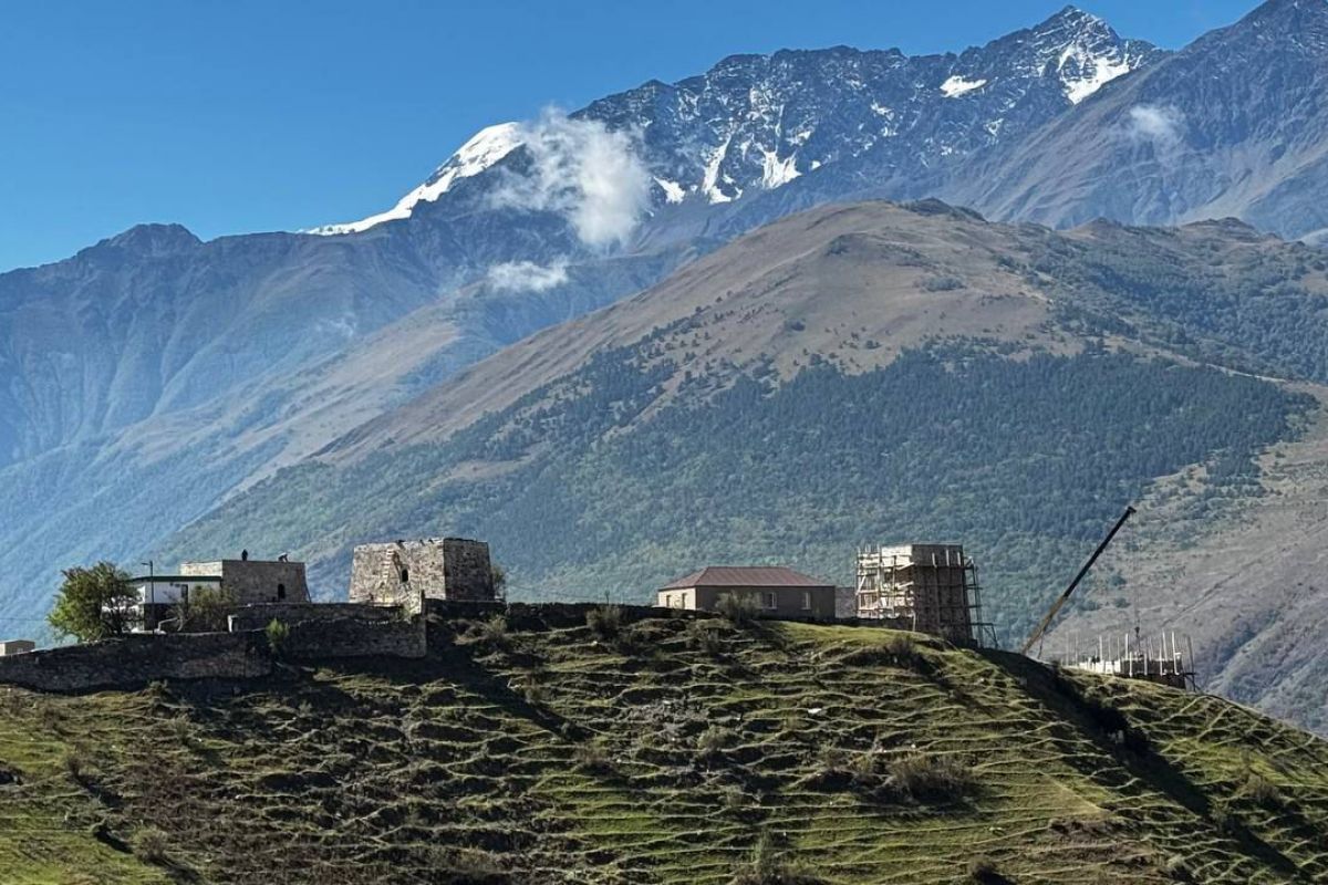 В Джейрахском районе продолжаются работы по восстановлению башенного поселка Фуртоуг, относящегося к XV–XVII векам