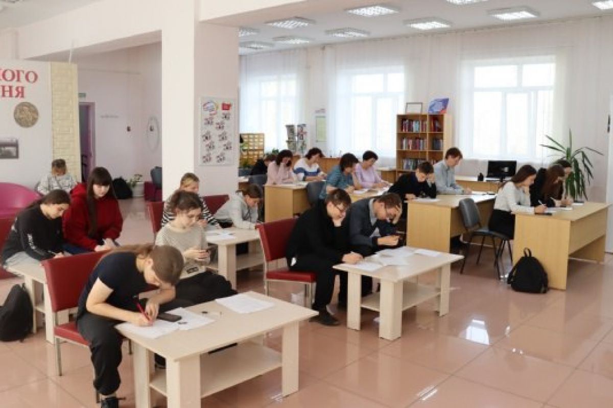 Уйская центральная библиотека стала одной из площадок проведения первого Всероссийского Агродиктанта, организованного в рамках партийного проекта «Единой России» «Российское село»