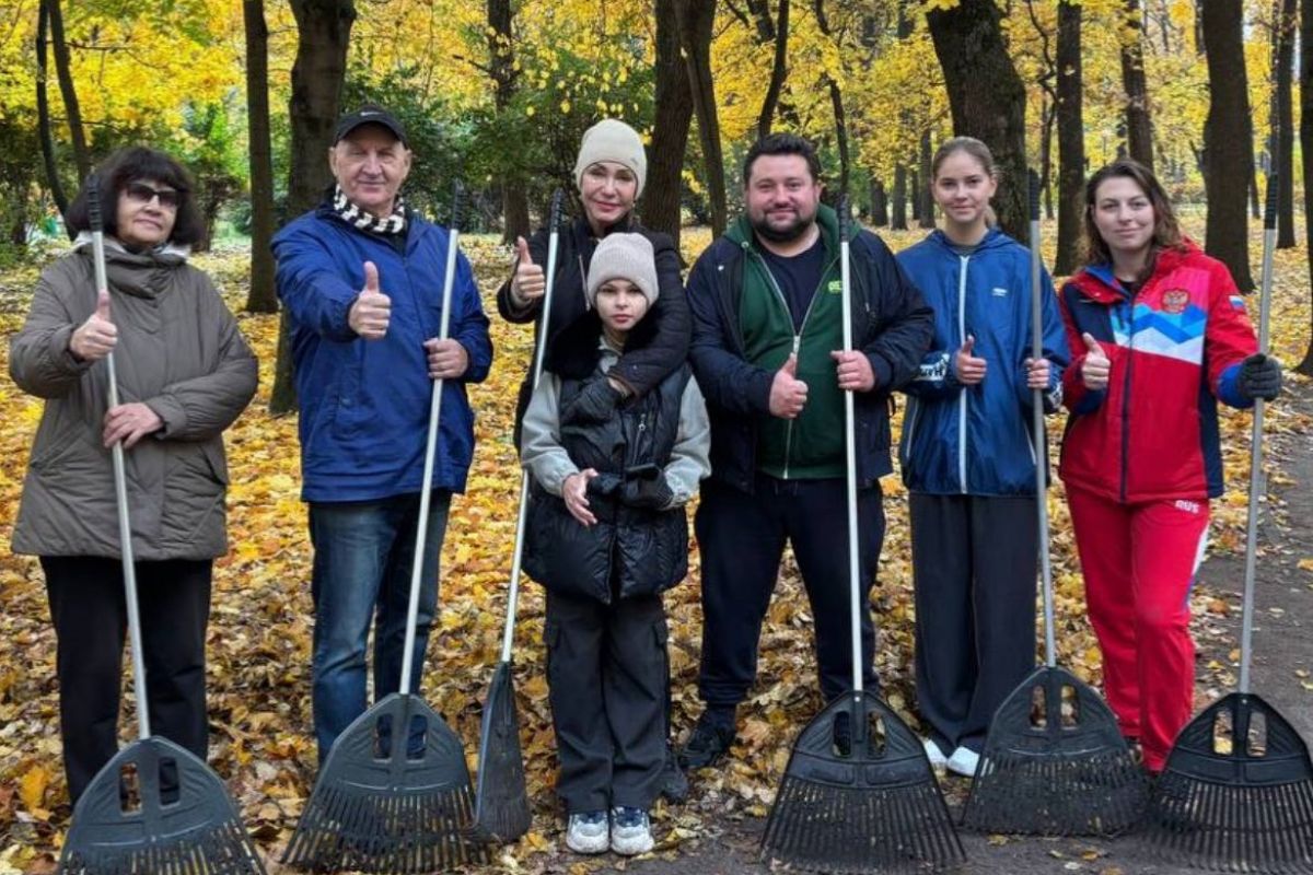 Осенний субботник объединил жителей Северного округа