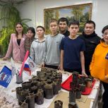 Харампуровские партийцы изготовили окопные свечи для наших бойцов СВО