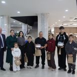 «Ромашка желаний»: Многодетная семья  Чекашкиных  посетила  кинотеатр «Россия»