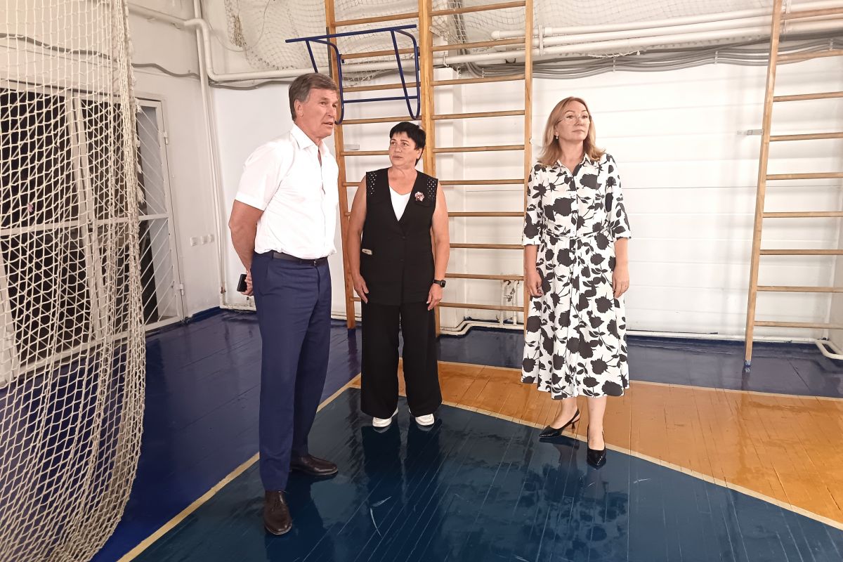 Донские единороссы провели мониторинг капитального ремонта спортшколы в станице Багаевской